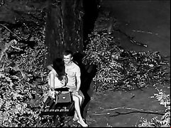 Guy plays with his girlfriend's pussy in the park