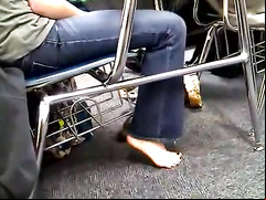 Bare feet on a babe in class are sexy