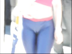 Extraordinary cameltoe on a cute girl in public